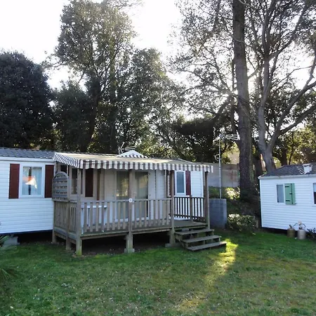 Kamp alanı Camping Du Bord De Mer Saint-Michel-Chef-Chef